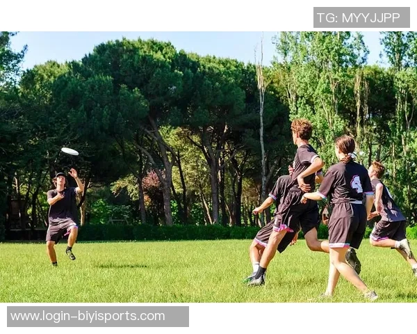 实时新闻上海飞盘队在极限运动会上展现出惊人速度与团队默契的精彩表现